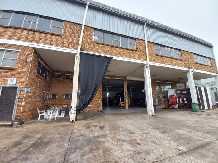 Industrial Warehouse To Rent in Westmead with 720m² space and secure yard.