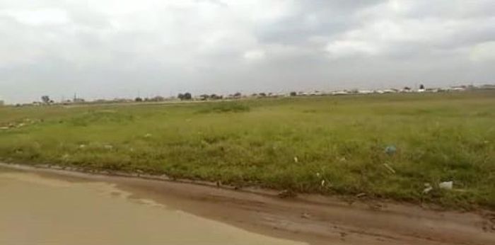 Prime Mayfield commercial land for sale, zoned Business 2, 3.29 ha.