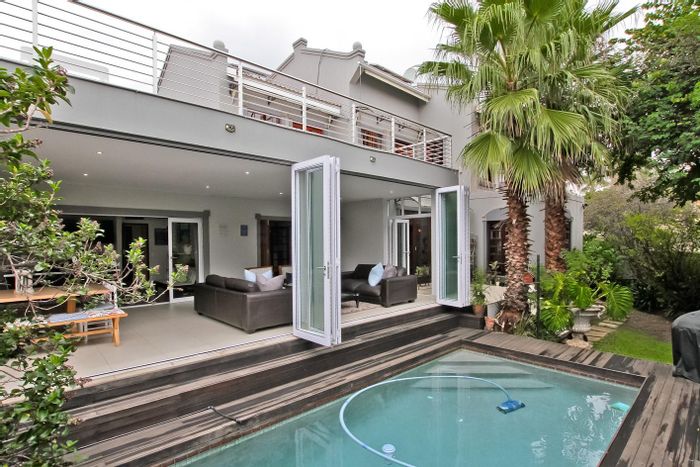 For Sale: Hurlingham House with 4 beds, pool, solar power, and security.