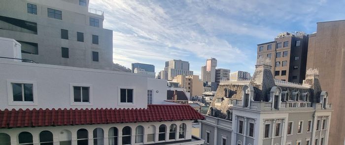 Cape Town City Centre Apartment For Sale: Loft-style, secure access, ideal for investors.