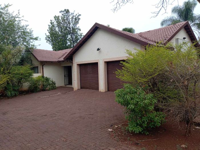 Spacious 6-bedroom house in Karenpark with large yard and double garage. For Sale.