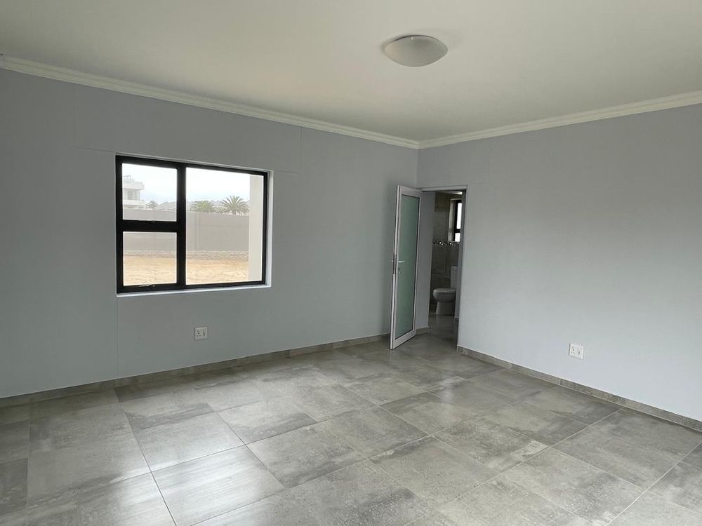 Lounge area with guest WC