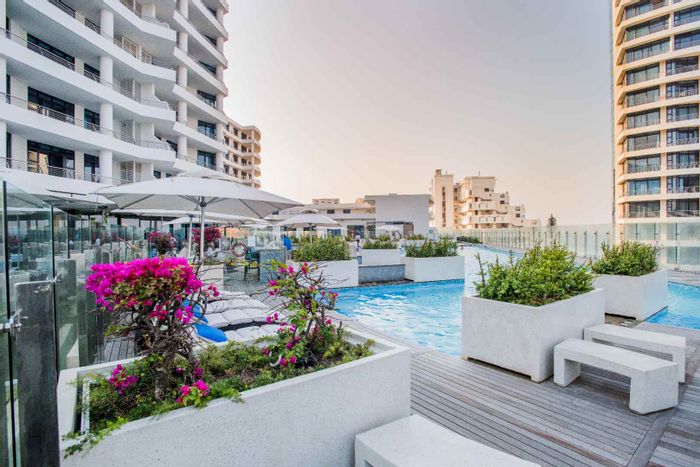 Umhlanga Rocks Central Apartment To Rent: Furnished studio, security, parking, and amenities.