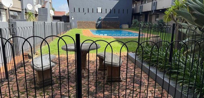 Valhalla Townhouse For Sale: 2 bedrooms, pool access, garage, and spacious living area.