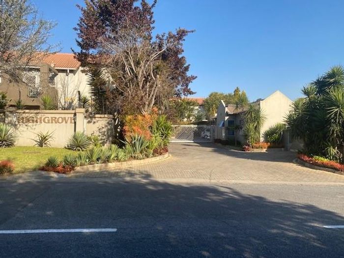 For Sale: 2-Bedroom Apartment in Magaliessig with patio, security, and amenities.