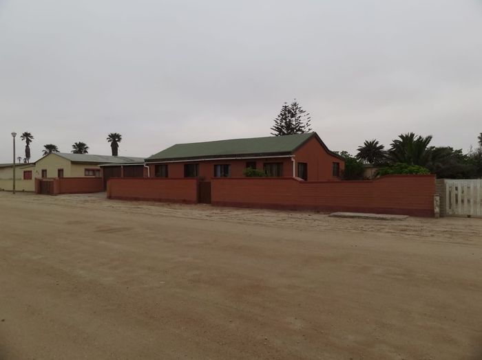 Property #2208393, House rental daily in Henties Bay Central
