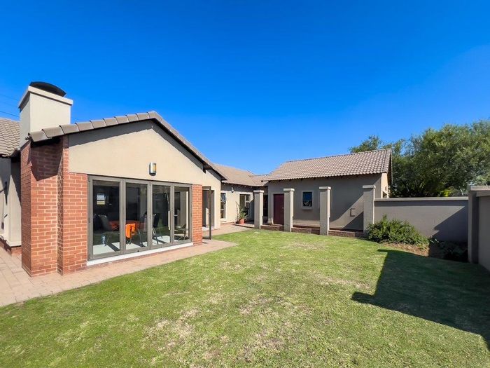 For Sale: House in Midlands Estate with 3 beds, study, braai area, and garden.