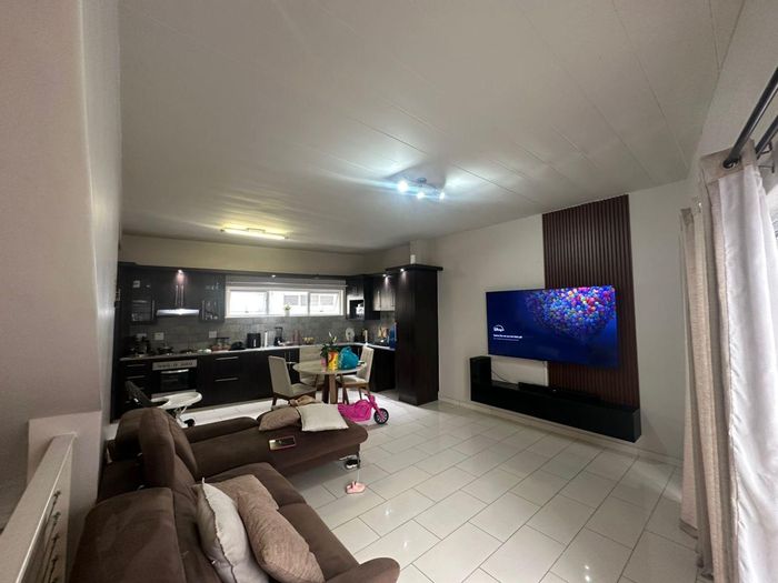 Property #2421274, Townhouse For Sale in Kleine Kuppe
