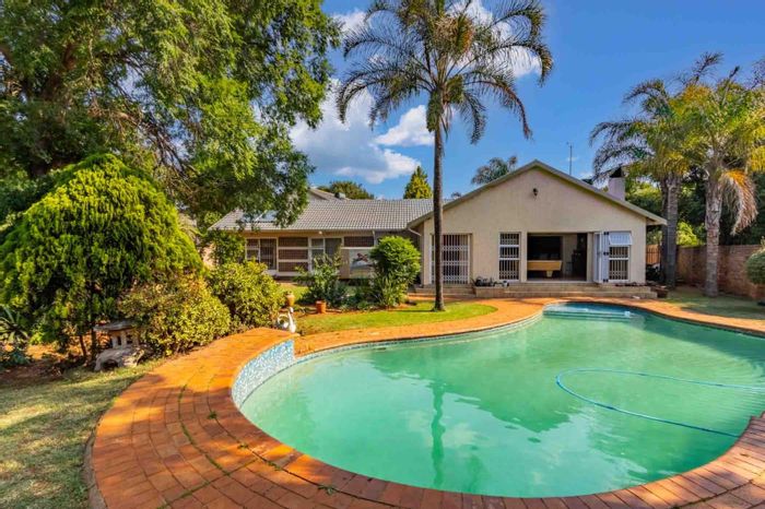 For Sale: Spacious 7-bedroom house in Allen Grove with pool, flatlet, and security.