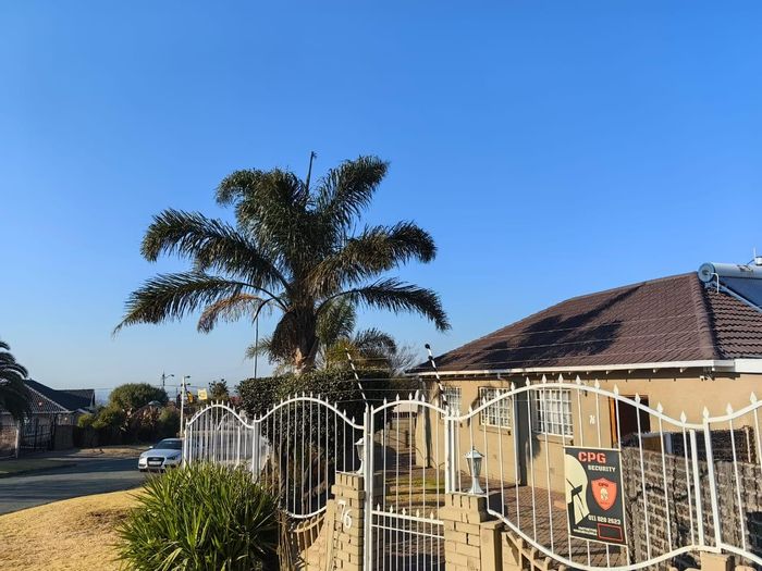 Property #2403458, Cottage Rental Monthly in Gerdview
