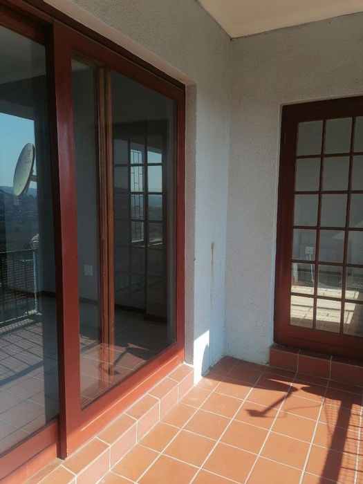 Two-bedroom apartment with balcony views in Winchester Hills, To Rent.