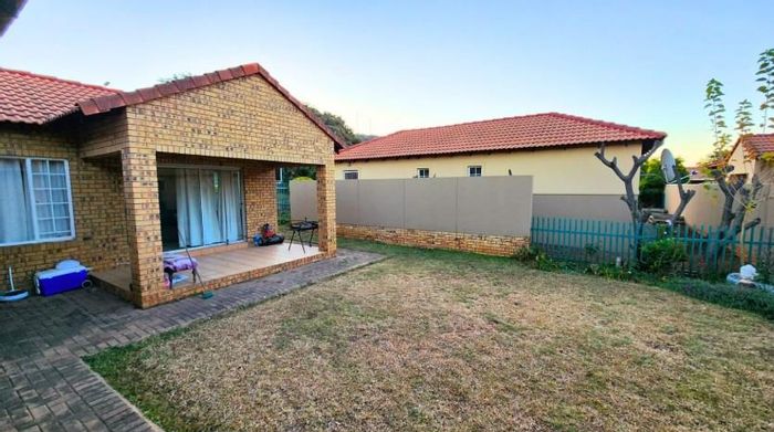 For Sale: 3-Bedroom Townhouse in Cashan with garden, CCTV, and backup water.