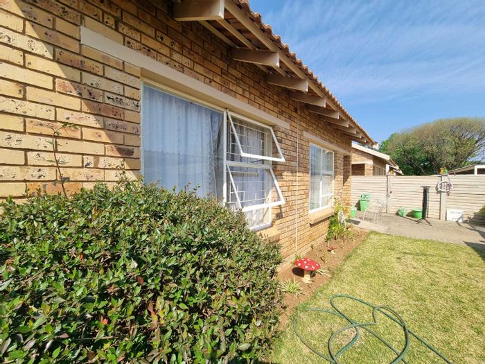 Property #2189044, Townhouse for sale in Quaggafontein