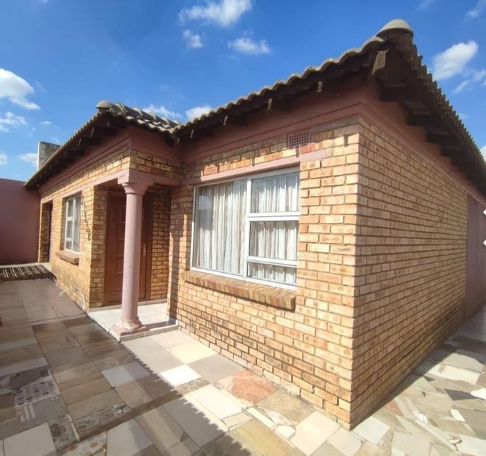 Property #2068822, House for sale in Tsakane Ext 11