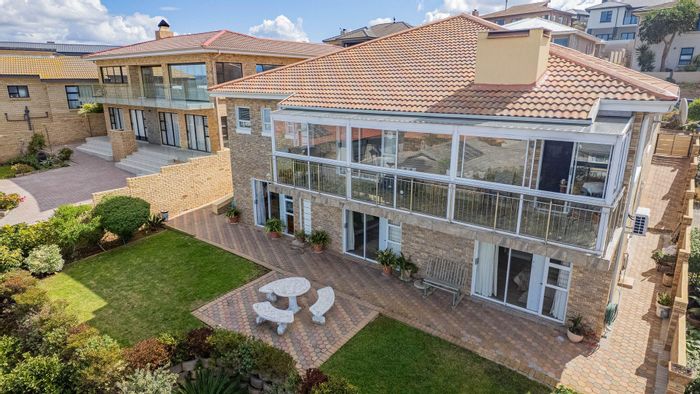 For Sale: House in Monte Christo with sea views, entertainment areas, and solar power.