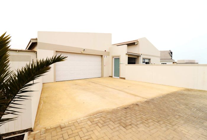 House for Sale in Swakopmund Ext 14: 3 Bedrooms, Flatlet, Indoor/Outdoor BBQ.