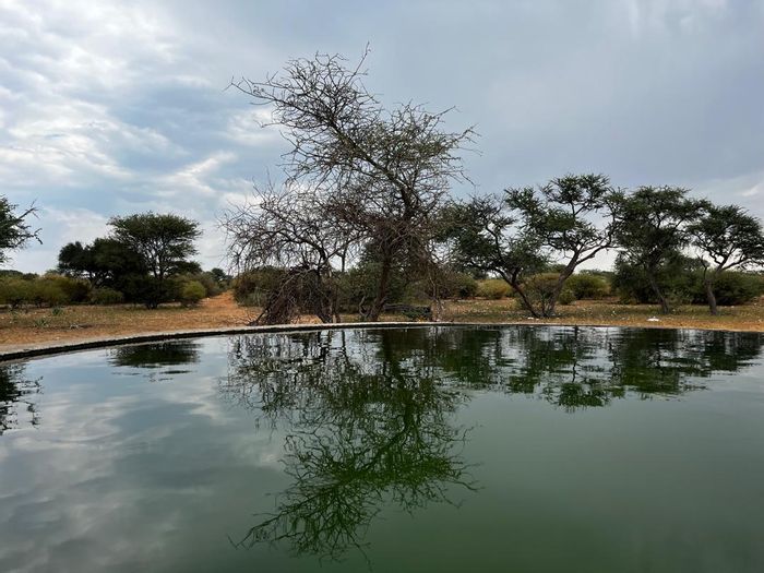 For Sale: 1700ha Farm in Otjiwarongo Central with boreholes and livestock facilities.