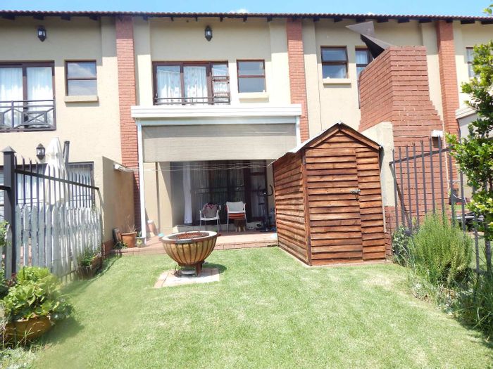 For Sale: Townhouse in Pretoriuspark with 3 beds, pool, clubhouse, and security.