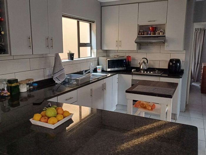 Modern 2-Bedroom Apartment in Rietfontein, No Load Shedding, Prepaid Electricity!