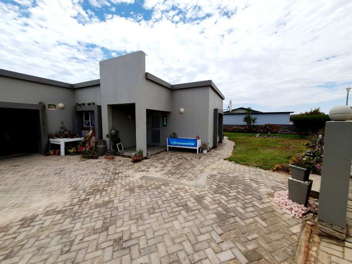 Property #2201538, House for sale in Henties Bay