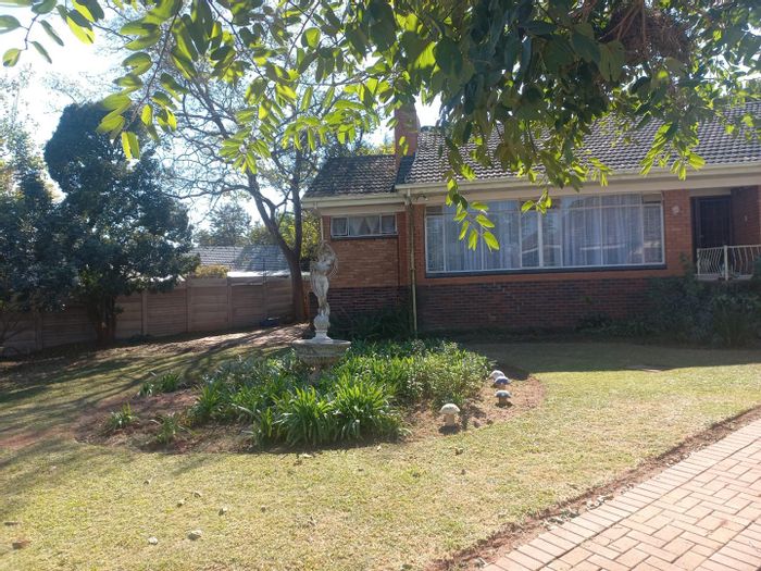 House For Sale in Lyttelton Manor: 4 Bedrooms, flat, study, spacious garden, double garage.