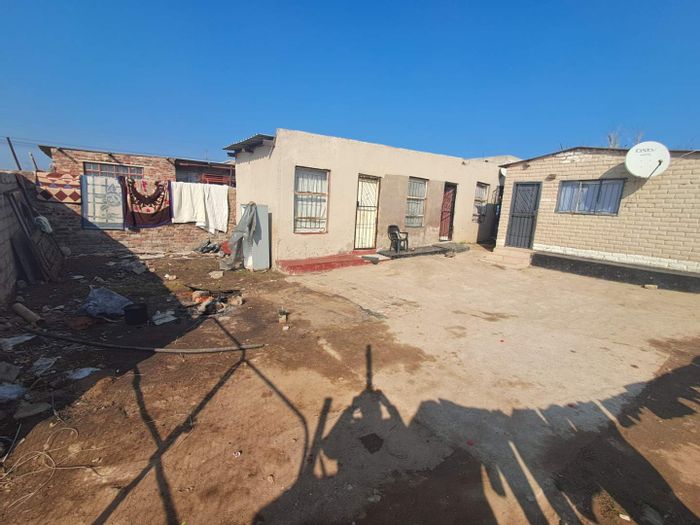 Olievenhoutbosch House For Sale: One-bedroom with five outside rooms, investment potential.