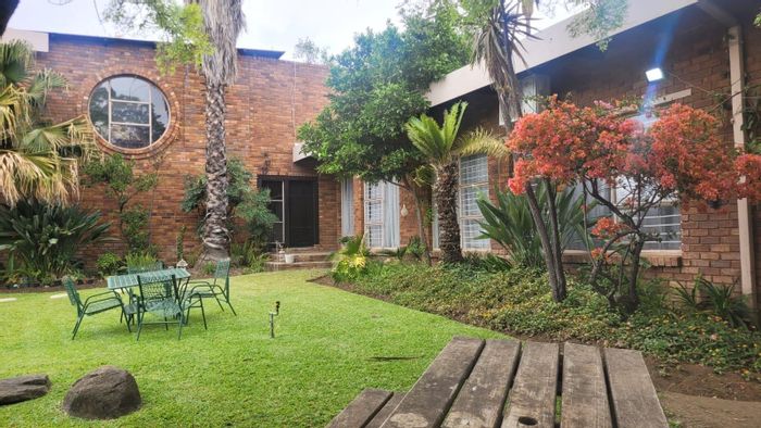 For Sale: Spacious 5-bedroom house in Elandsrand with pool and entertainment room.