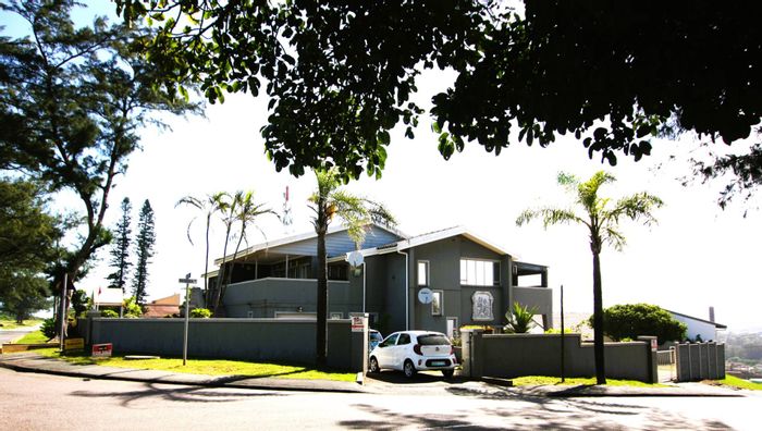 Bluff House For Sale: 4 beds, 3 baths, flatlets, sea views, ample parking.