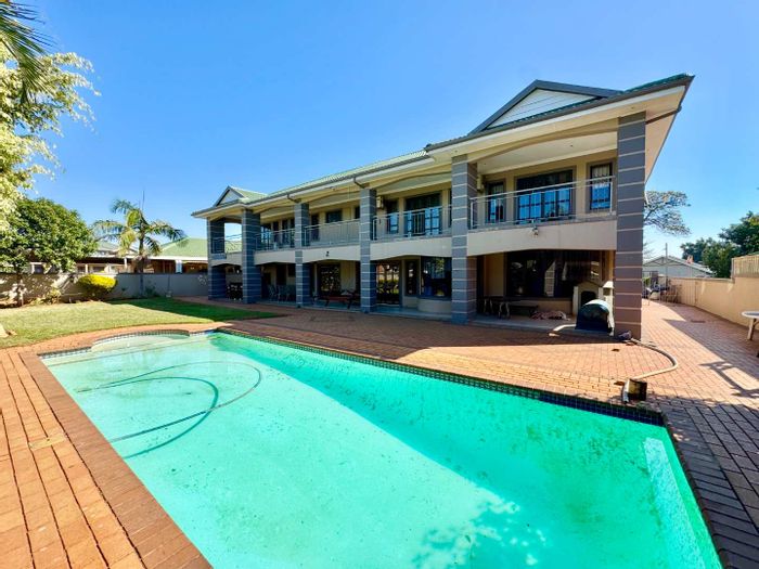 Spacious 6-bedroom house with pool, garden, and study in Somerset Park To Rent.