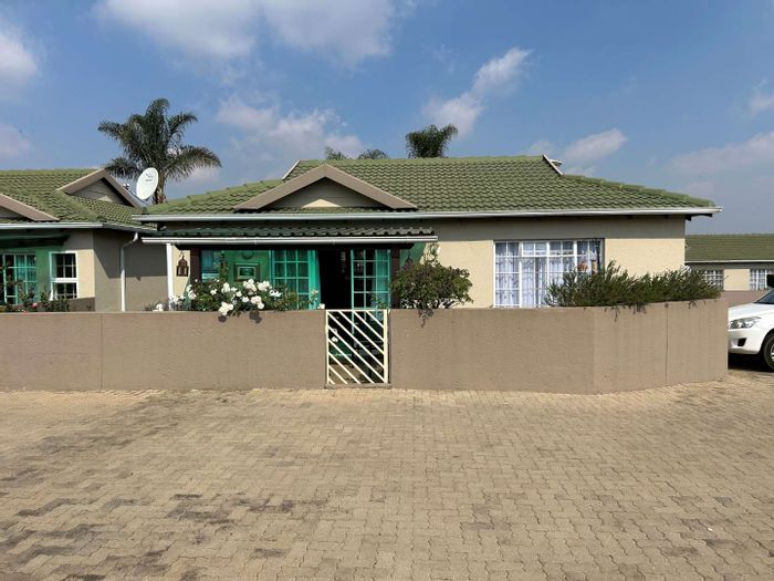 Property #2252142, Townhouse for sale in Sunward Park
