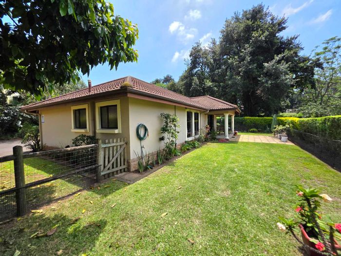 Crestholme Townhouse For Sale: 3 beds, pet-friendly, secure complex, private courtyard.