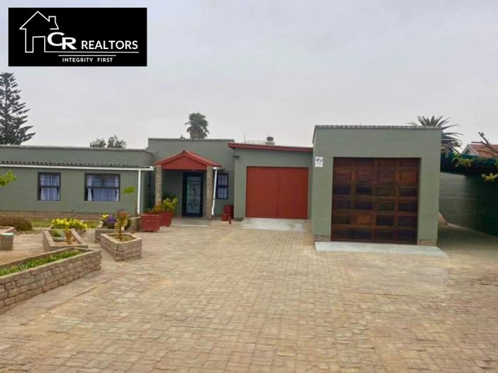 For Sale: Henties Bay Central House with 3 Bedrooms, Flat, and Braai Areas.