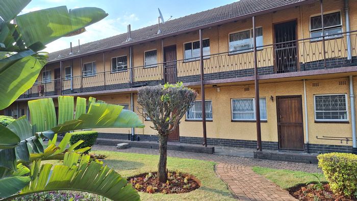 2-Bedroom Apartment To Rent in Windsor with balcony, garage, and secure complex.