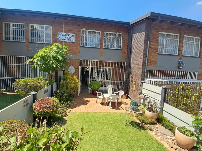 Townhouse for Sale in South Crest: 2 beds, garden, garage, and guest loo.