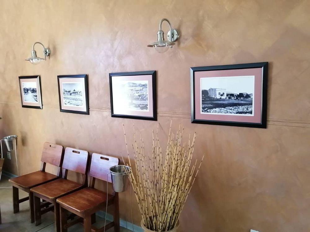 BAHNHOF HOTEL RESTAURANT INSIDE SEATING AREA