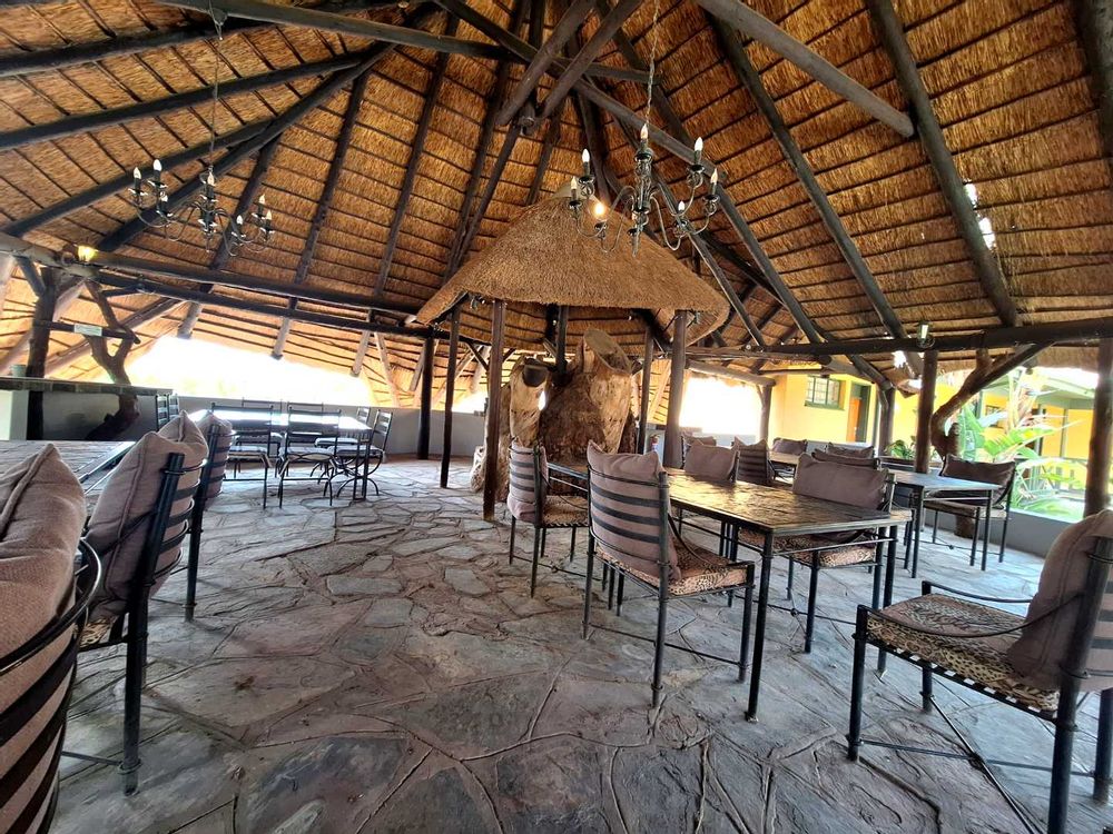 Alfresco dining area adjacent to the pool - main lodge