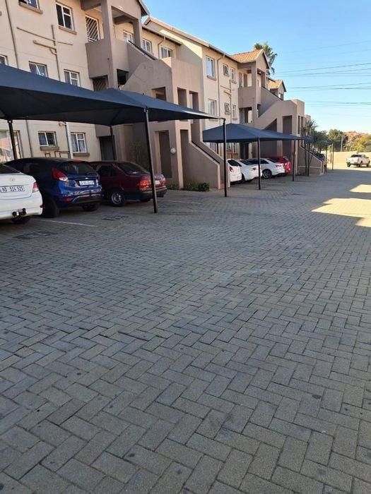 Linmeyer Apartment For Sale: 3 beds, pool, 24-hour security, close to amenities.