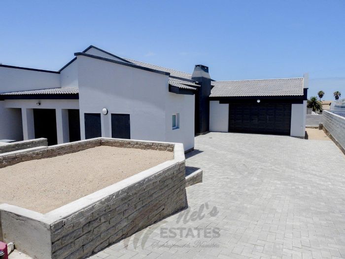 For Sale: House in Mile 4 Ext 1 with spacious yard and garage.