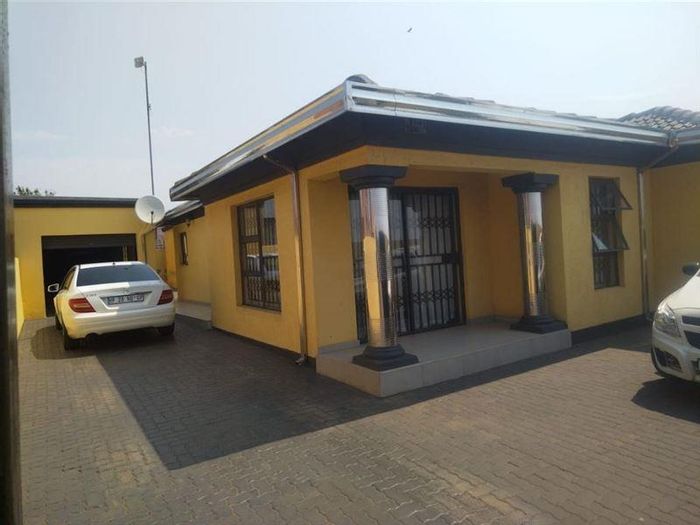 Property #2254913, House for sale in Tembisa Ext 10