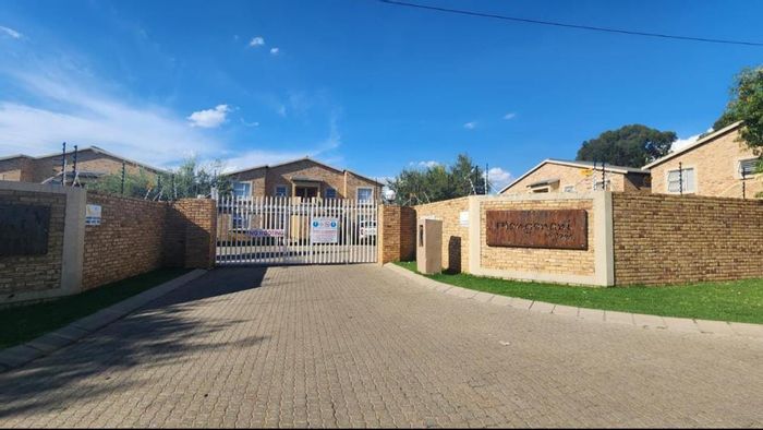 Property #2136061, Townhouse for sale in Randfontein & Ext