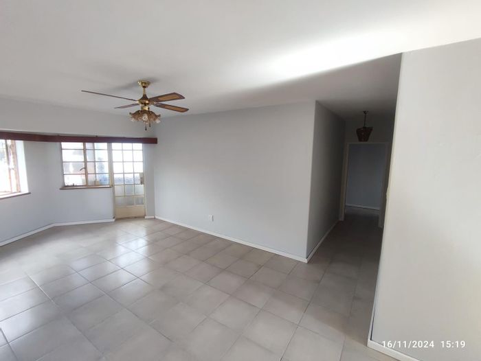 Two-bedroom apartment to rent in Dawnview, includes garage, balcony, and pet-friendly.