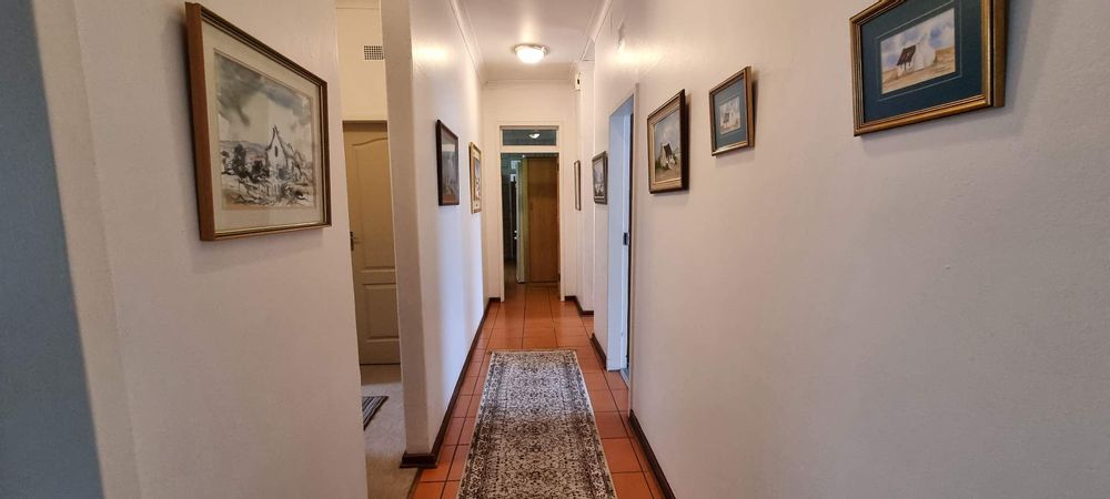 Passway to rooms opposite main bedroom