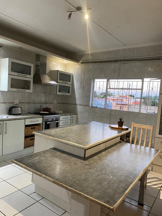 Property #2423242, House For Sale in Khomasdal