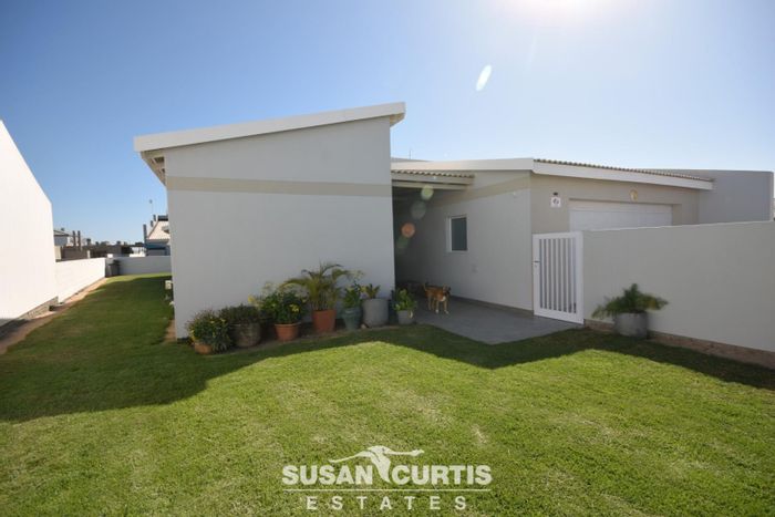 Ocean View House For Sale: 3 bedrooms, indoor BBQ, double garage, established garden.