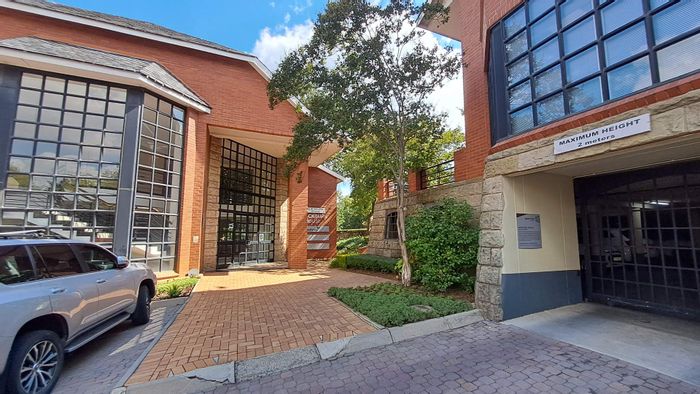 Prime Bryanston Office: Peter Place Park; 396 sqm, flexible layouts, parking, near key amenities.