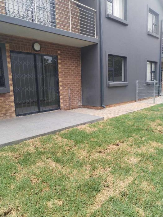 2-Bedroom Apartment For Sale in Willow Park Manor with clubhouse and pool access.