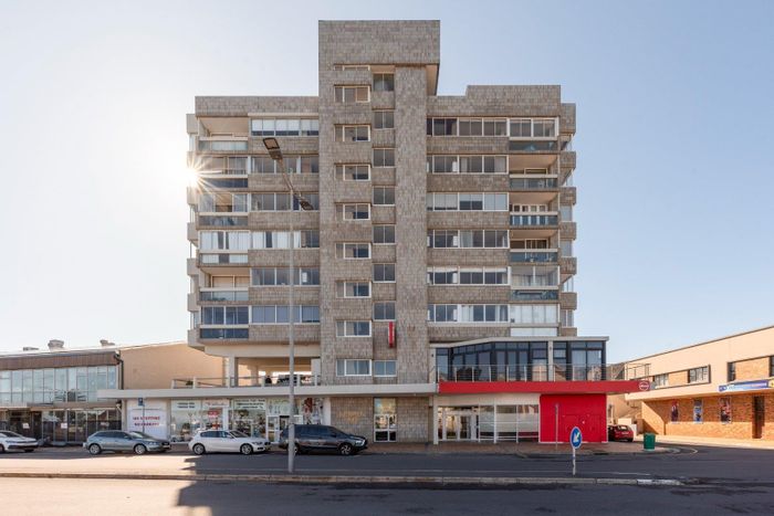 Beachfront Penthouse in Strand North for Sale: Ocean views, gourmet kitchen, exclusive living.