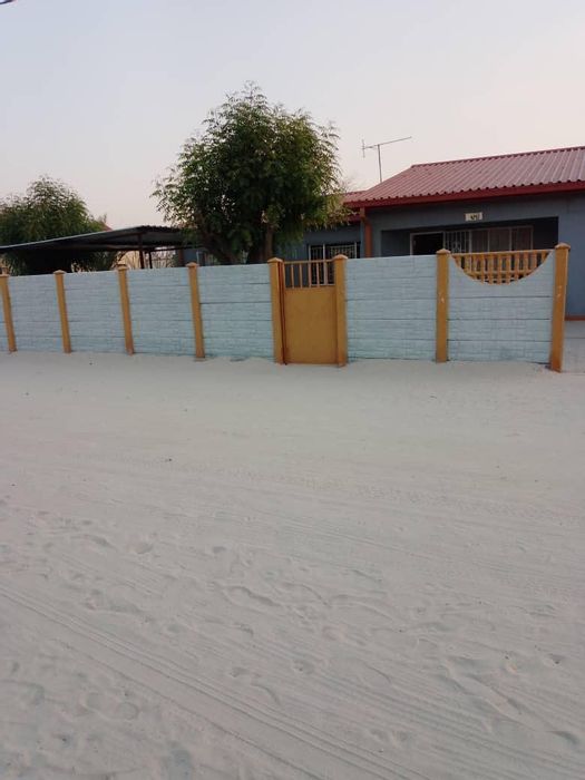 3 Bedroom House For Sale in Ondangwa Central with garage and spacious yard.