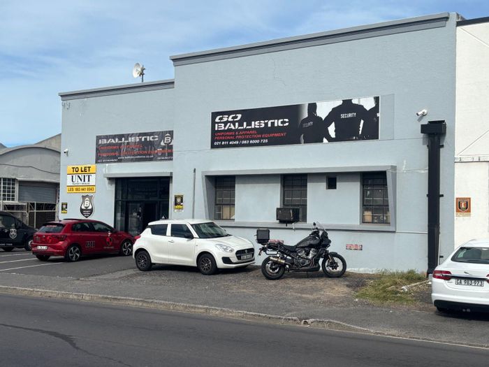 Industrial property in Paarden Eiland to rent with yard and parking amenities.