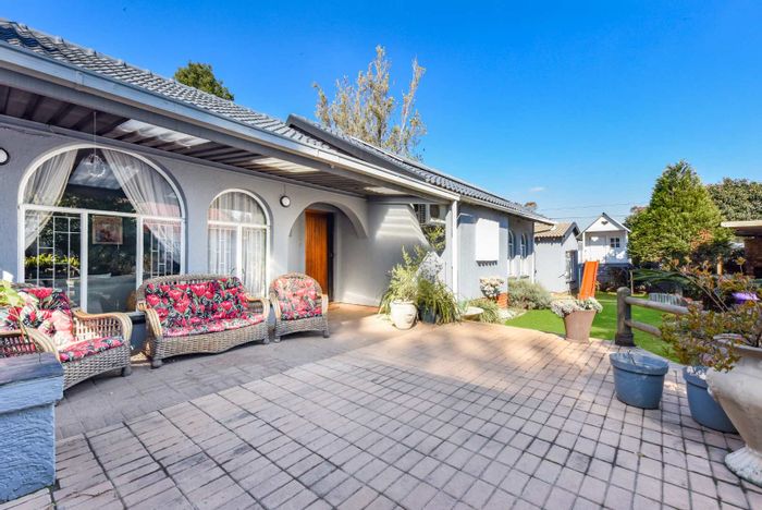 For Sale: Spacious Brackendowns house with pool, flat, and ample security features.